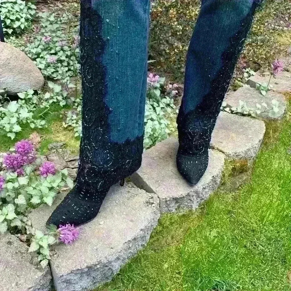 NWOT Donald Pliner Black Sequined Boots size 8 - Picture 2 of 9